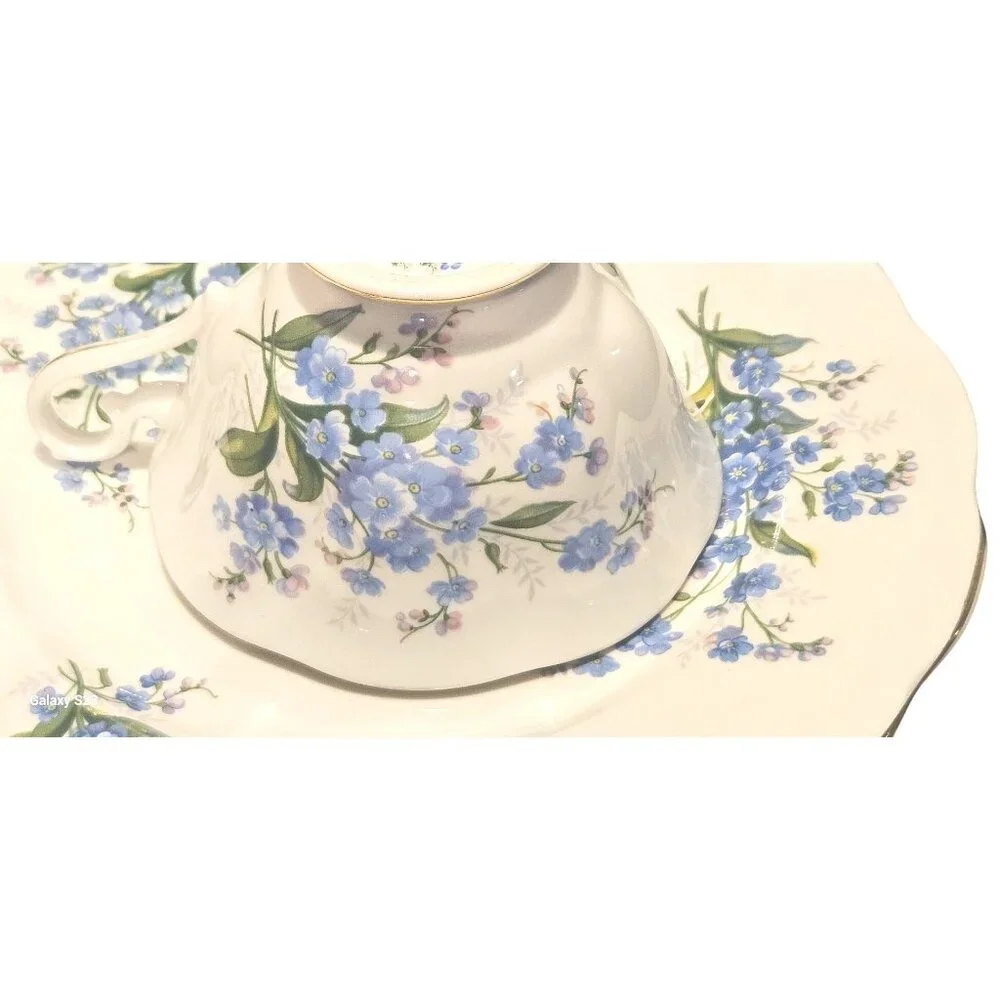 Teacup & Saucer Royal Albert Forget-Me-Not Bone China  Gold Trim‎ Floral Design
